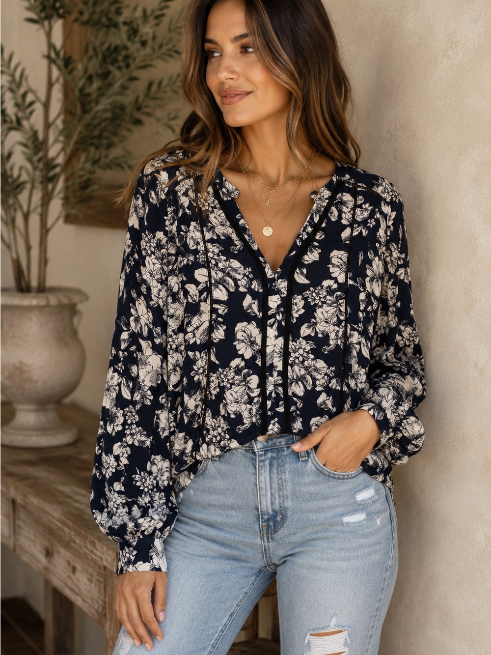 ASTR The Label Navy Floral Blouse Size M Long Sleeve Boho Romantic Top